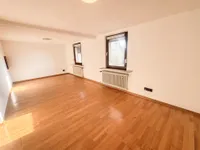 Wohnzimmer mit Parkett