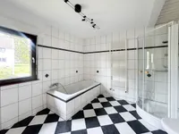 Wannen-und Duschbad EG