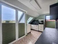 Küche mit Zugang zur Loggia DG