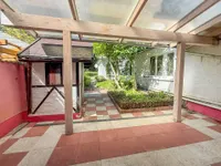 Terrasse und Zugang zum Garten EG