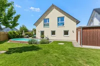 Rückansicht mit Pool