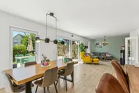 großes Wohn Esszimmer mit Ofen und Ausgang auf die tolle Terrasse und zum Pool