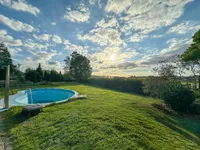 Garten mit Pool und Aussicht