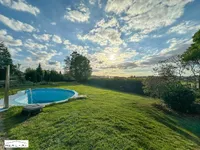Garten mit Pool und Aussicht