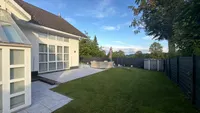 seitlicher Garten (Platz für einen Pool)