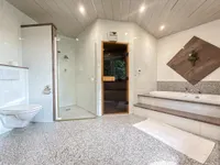 Badezimmer mit Sauna