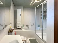 Bad mit Wanne und Dusche 