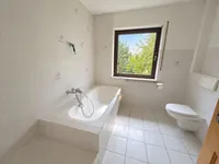 Bad mit Dusche und Wanne