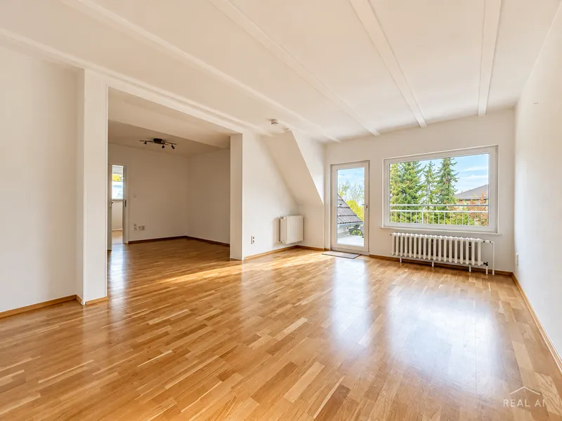 Großzügige 4-Zimmer-Wohnung mit Balkon und Stellplatz zentral in Ittenbach - fußläufig einkaufen! - Photo 2