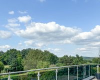 große Dachterrasse mit Blick ins Grüne