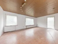 Wohnzimmer mit Balkon (2. Wohnung)