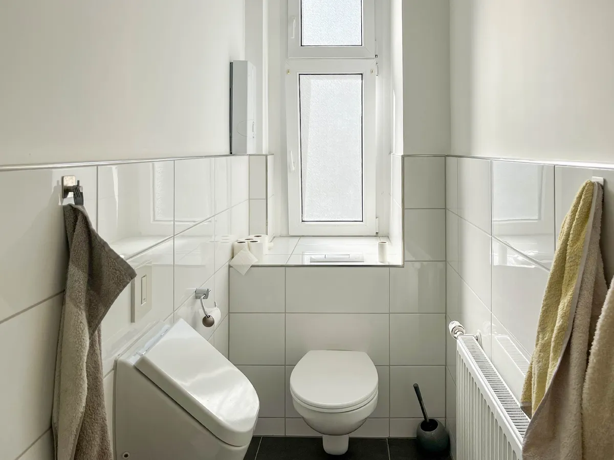 separates WC