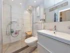modernes Duschbadezimmer