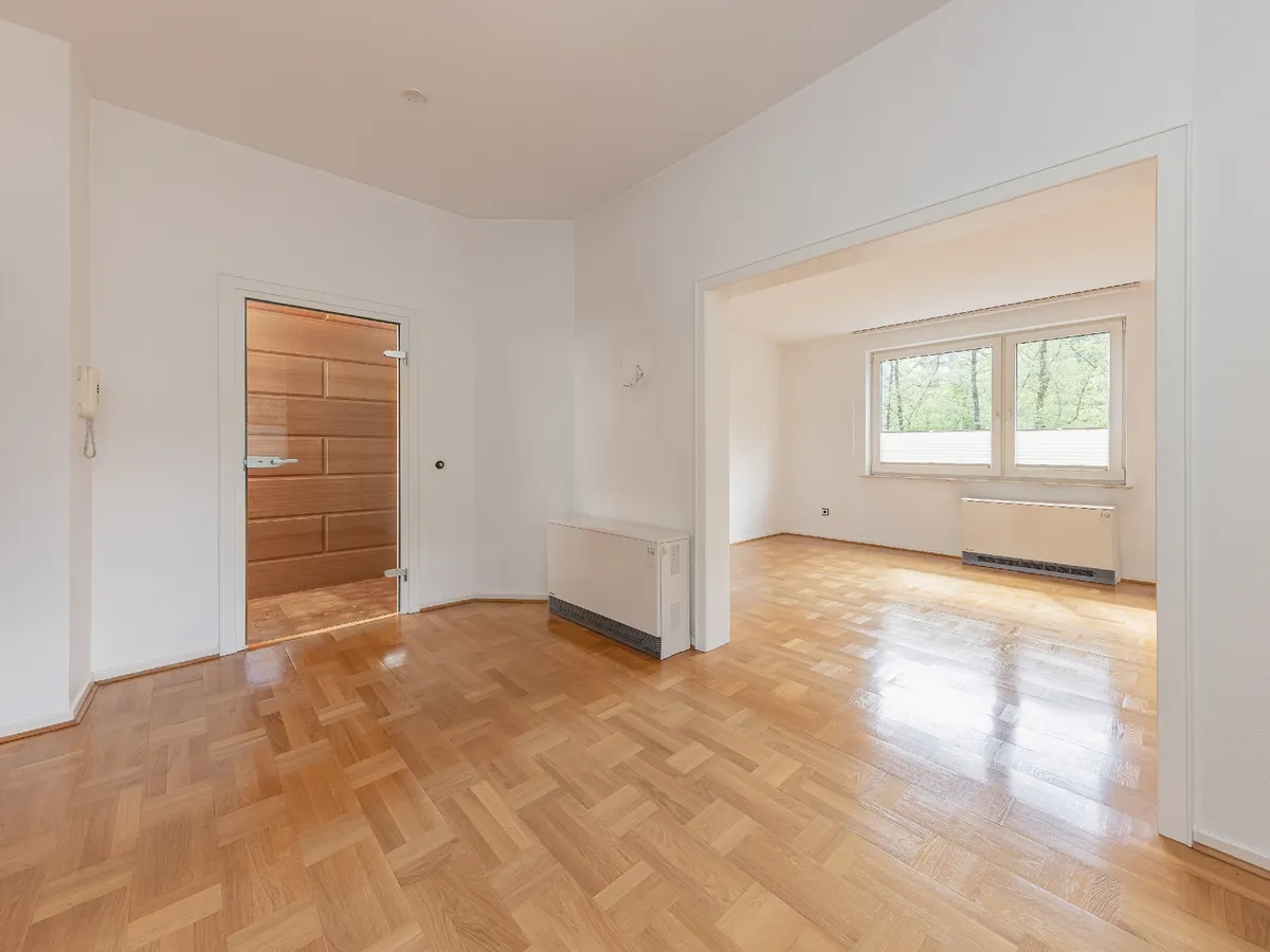 großzügig und hell - Wohnzimmer