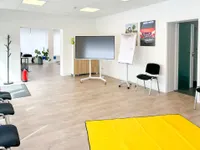 Lichtdurchflutete Fläche mit eigenem Eingang