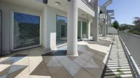 weitläufige Südterrasse
