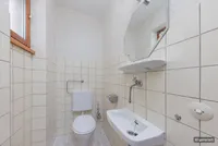 Gäste-WC mit Fenster