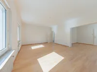 EG: heller Wohn-/Essbereich