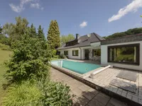 Außenbereich mit Pool