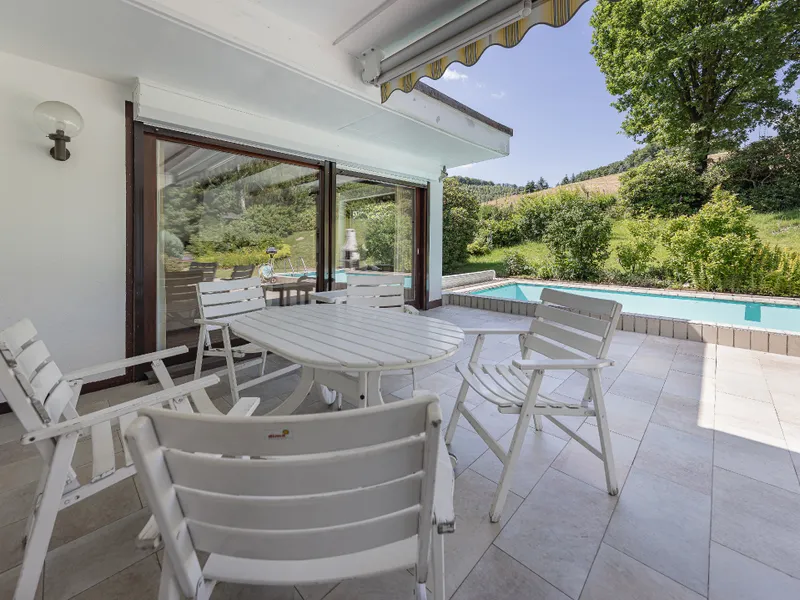 Südgrundstück mit Terrasse und Garten