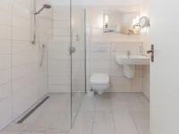 modernes Duschbadezimmer