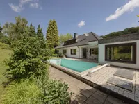 Außenbereich mit Pool