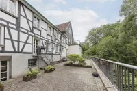 Hoffläche mit grüner Aussicht