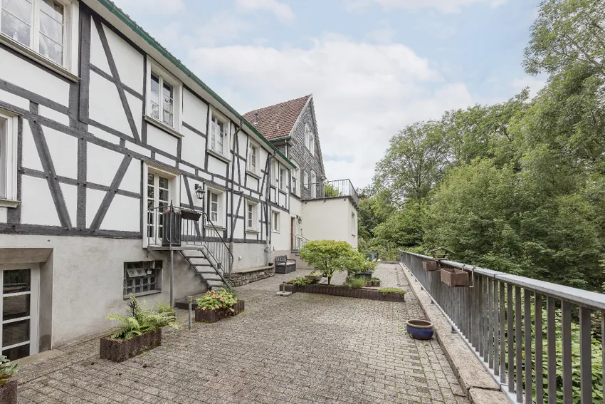 Hoffläche mit grüner Aussicht