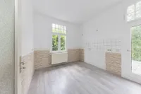 Wohnung 1: Küche mit Balkonzugang