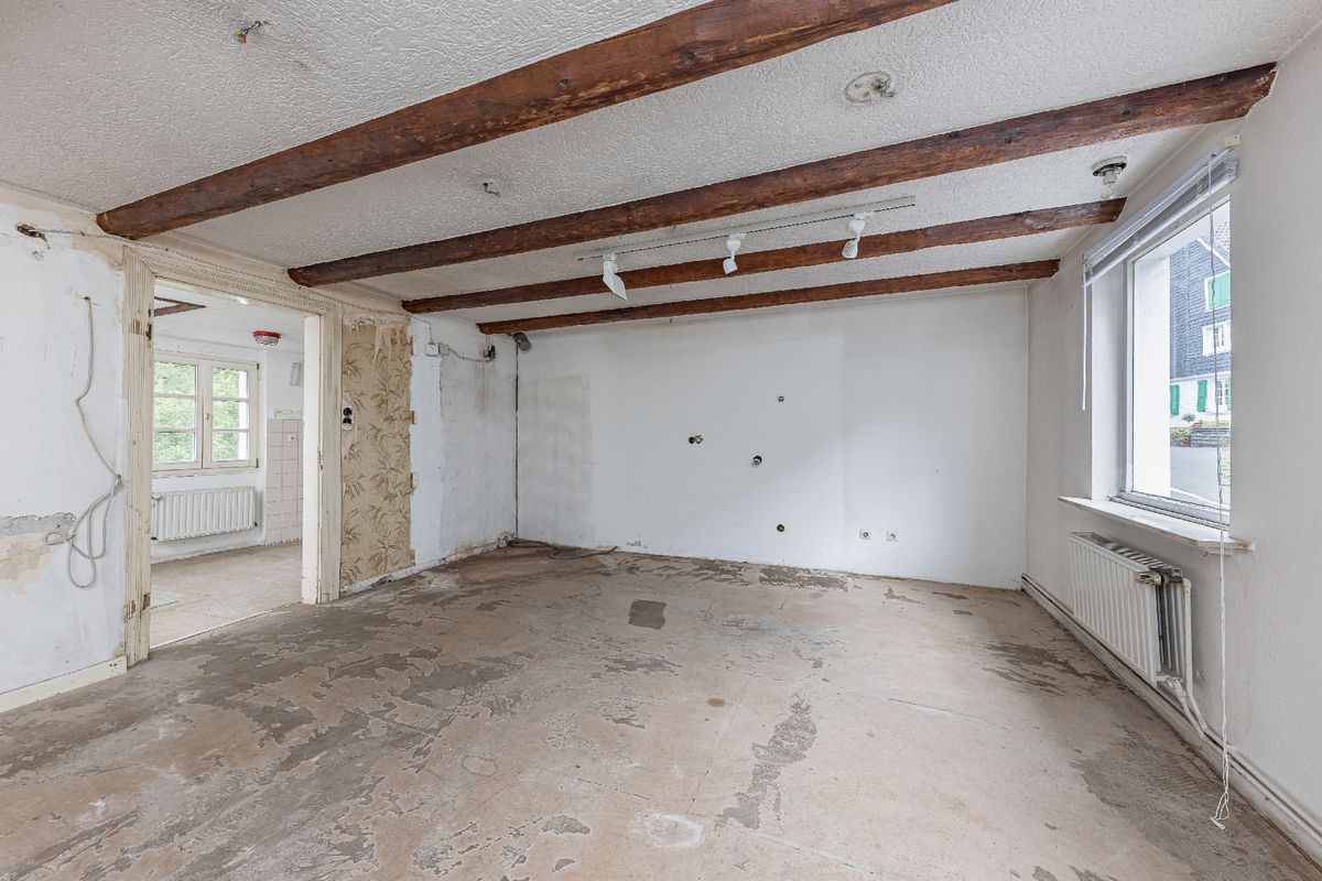 Ladenlokal 2 EG: Verkaufsraum mit Lagerfläche