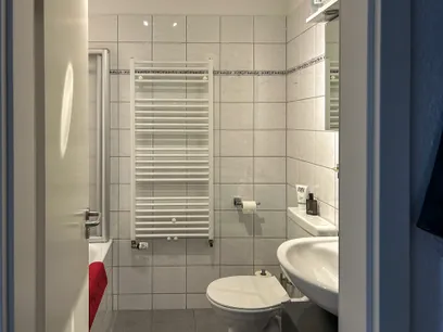 modernisiertes Wannenbad