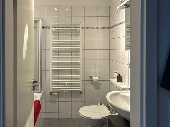 modernisiertes Wannenbad