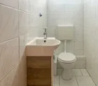 Gäste-WC mit Fenster