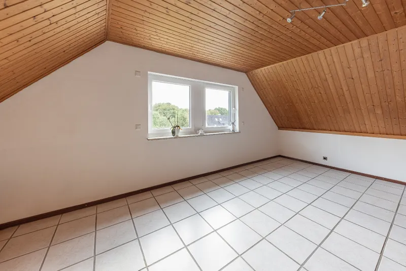 Kinderzimmer (Teilung möglich)