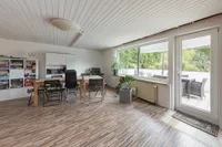 Kaminzimmer mit Zugang zum Garten