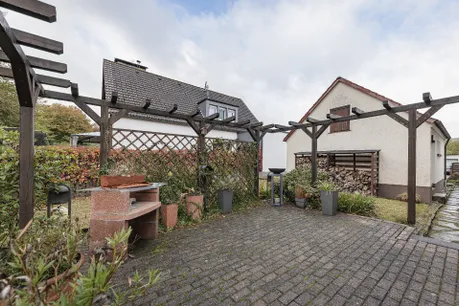 Südwestterrasse mit Garten