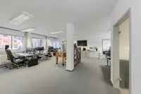 Büro und Empfang mit viel Tageslicht
