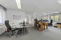 Büro und Empfang mit viel Tageslicht