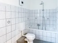 hell eingerichtetes Bad