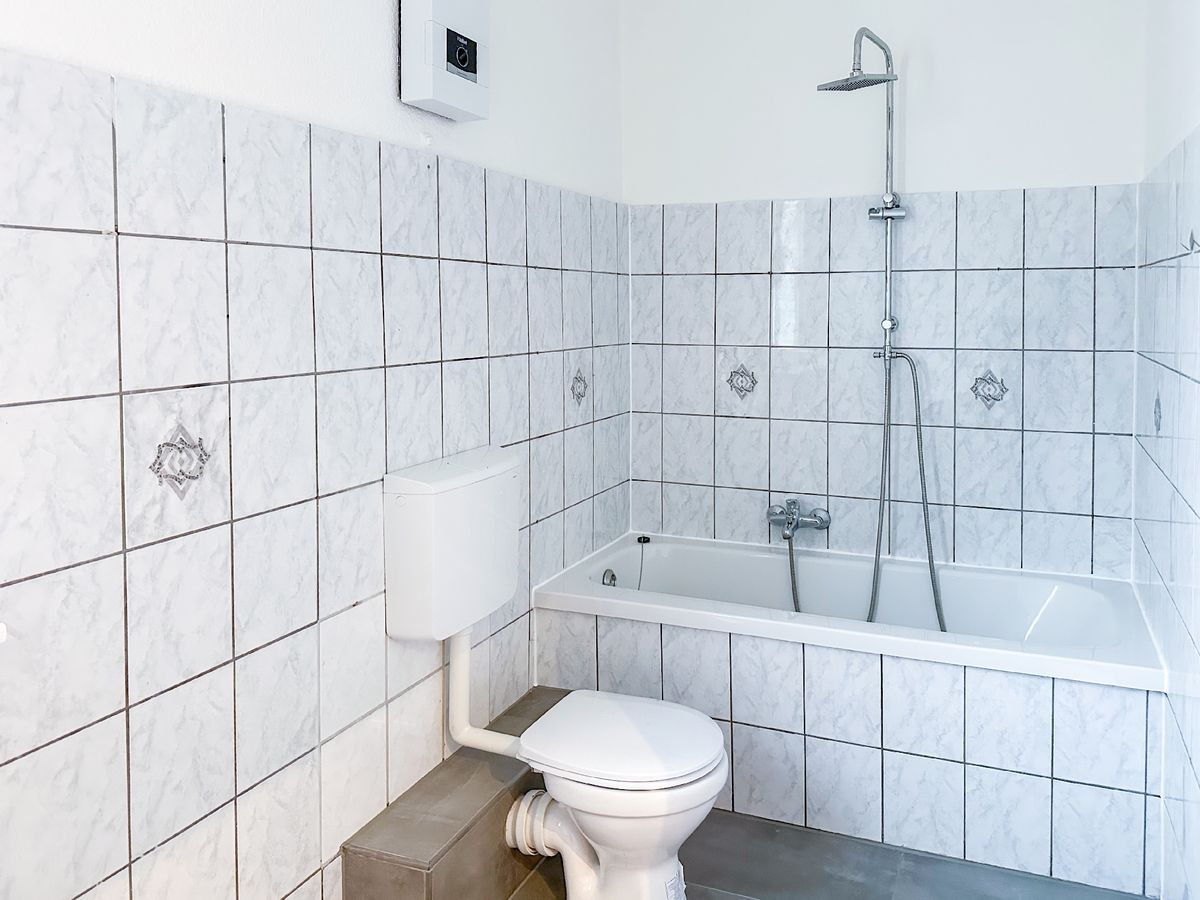 hell eingerichtetes Bad