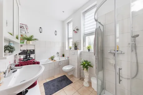 EG: modernes Tageslichtbad