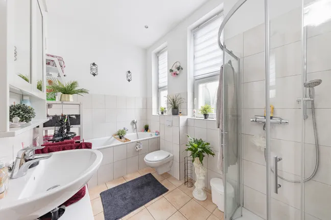 EG: modernes Tageslichtbad