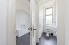 OG: Badezimmer mit separatem WC