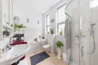 EG: modernes Tageslichtbad