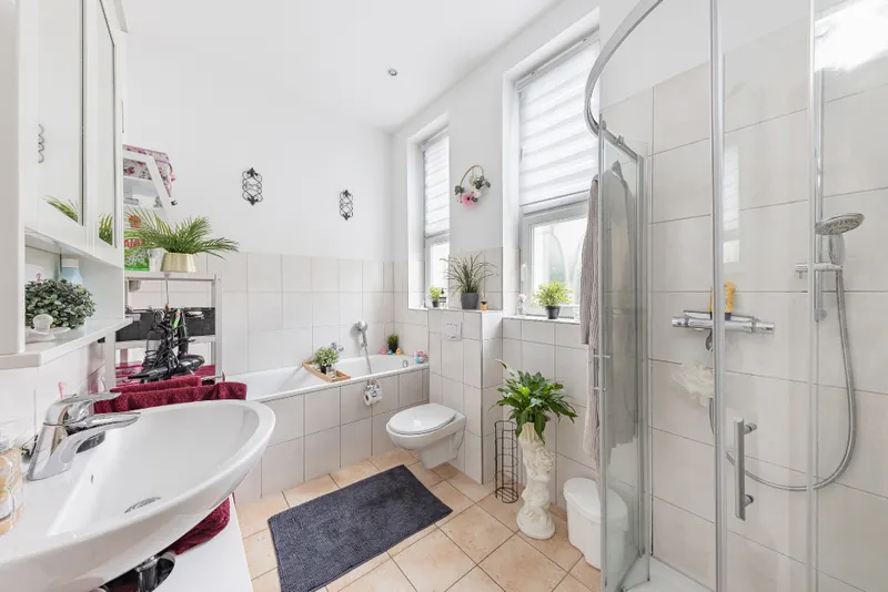 EG: modernes Tageslichtbad