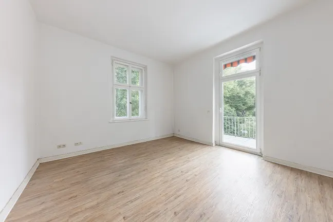 OG: Büro mit Balkon