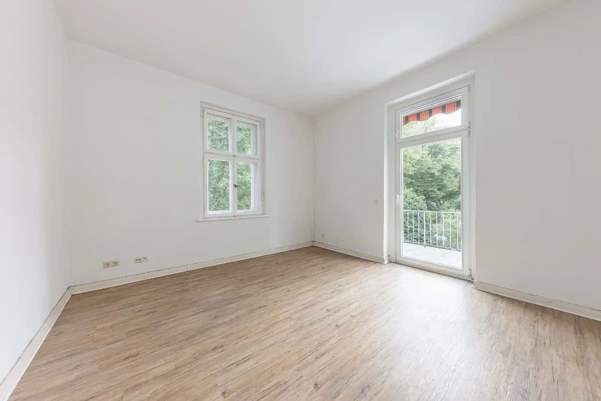 OG: Büro mit Balkon