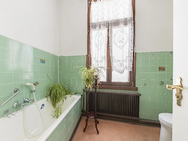 Wannenbad mit Fenster