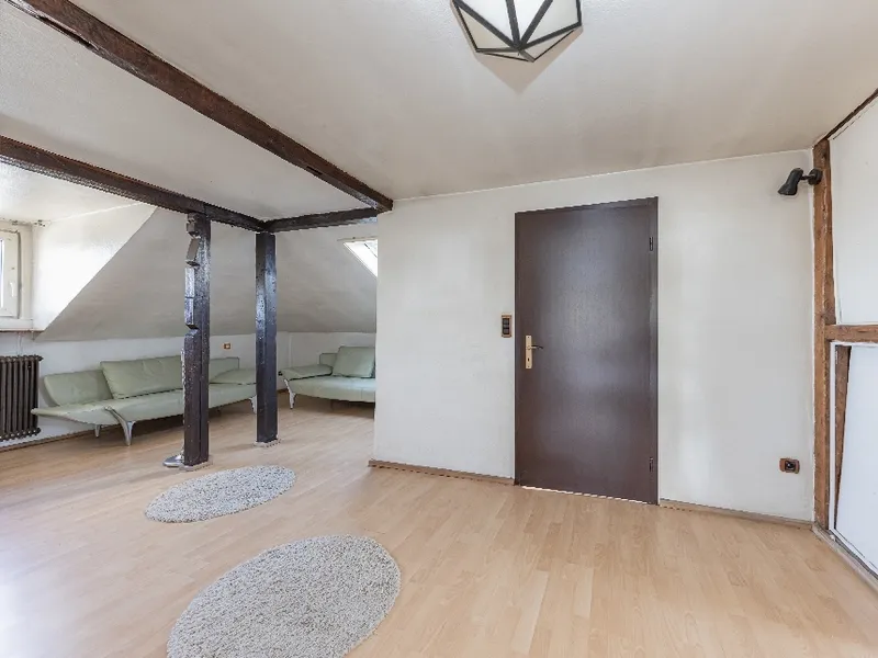 lichtdurchfluteter Wohnbereich