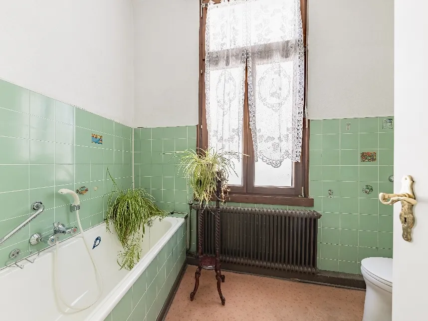 Wannenbad mit Fenster